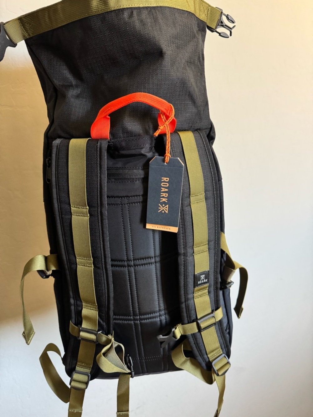 Roark Passenger 27L 2.0 Backpack, Travel Day Pack with Laptop Storage, Black - Picture 7 of 15